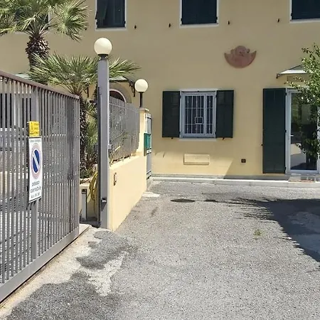 Apartment La *